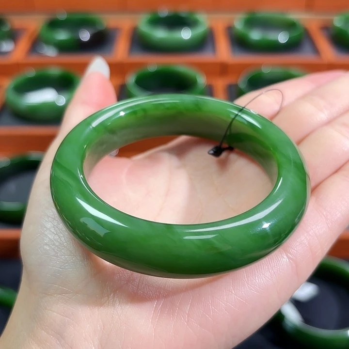 和田玉（碧玉）未镶嵌手镯果阳绿