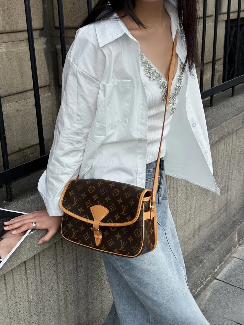 修复品LouisVuitton/路易威登中古法棍包单肩女包后换植鞣革新