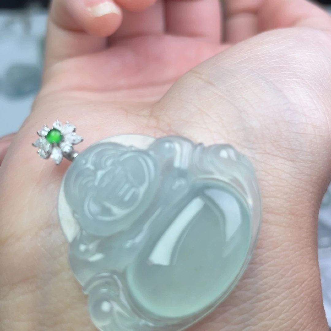 翡翠18K金镶嵌颈饰