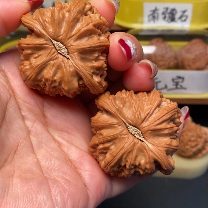 吊坠文玩核桃47白狮子