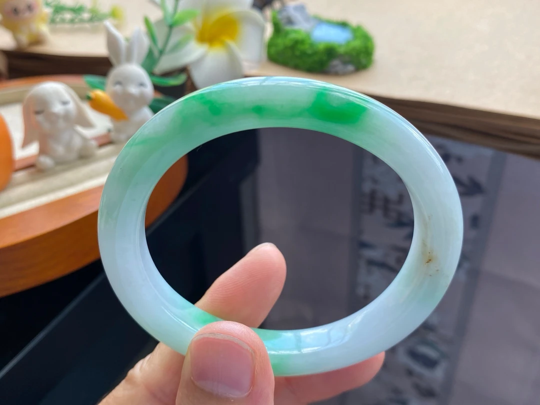 0813批6753号56.9-50.1-10.2-8.4贵妃适合正圈54.9的戴超辣阳绿色