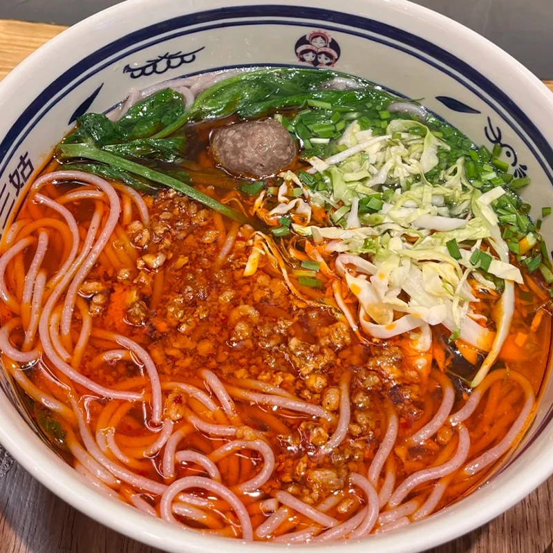 【买4桶送4桶】云南过桥米线速食泡面香菇鸡汤米线香辣解馋桶装批发