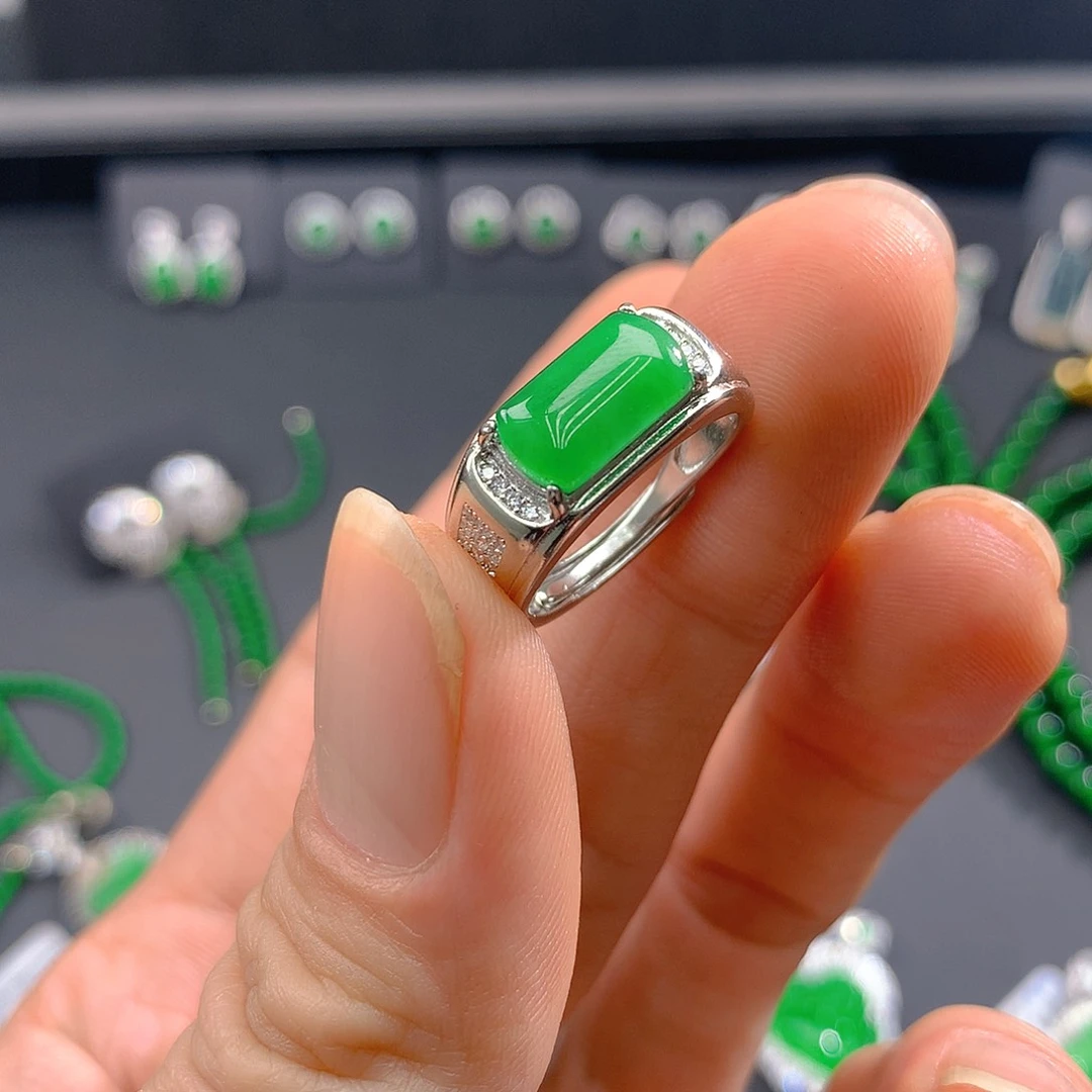 翡翠手链未镶嵌翡翠