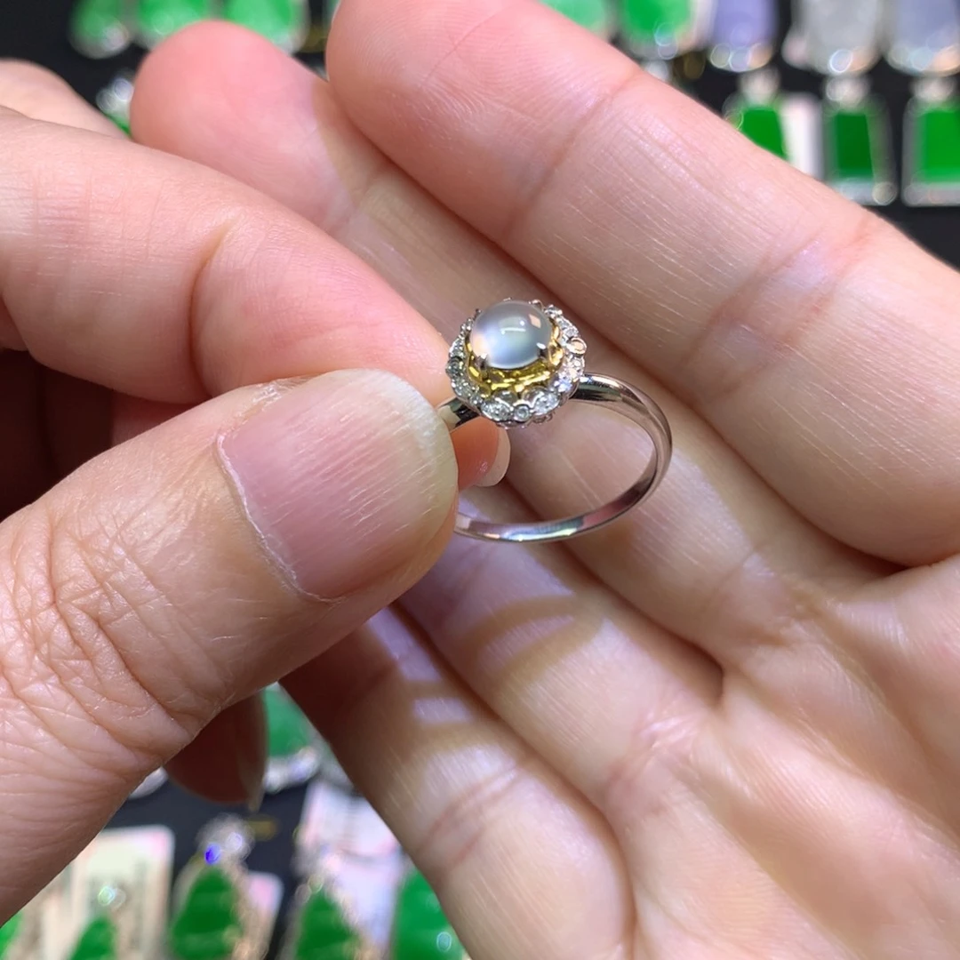 翡翠戒指18K金镶嵌戒指