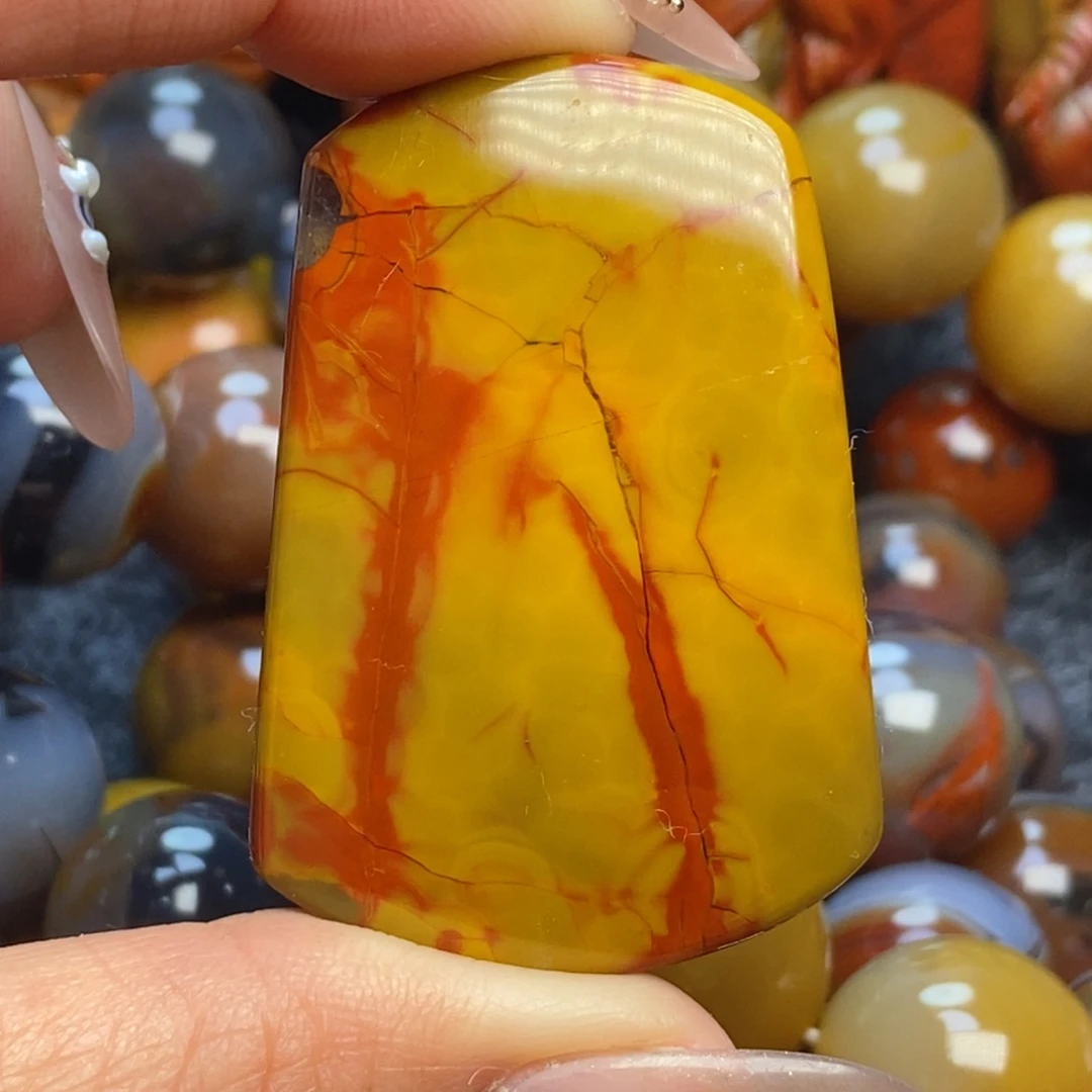 玛瑙/玉髓颈饰未镶嵌战国红