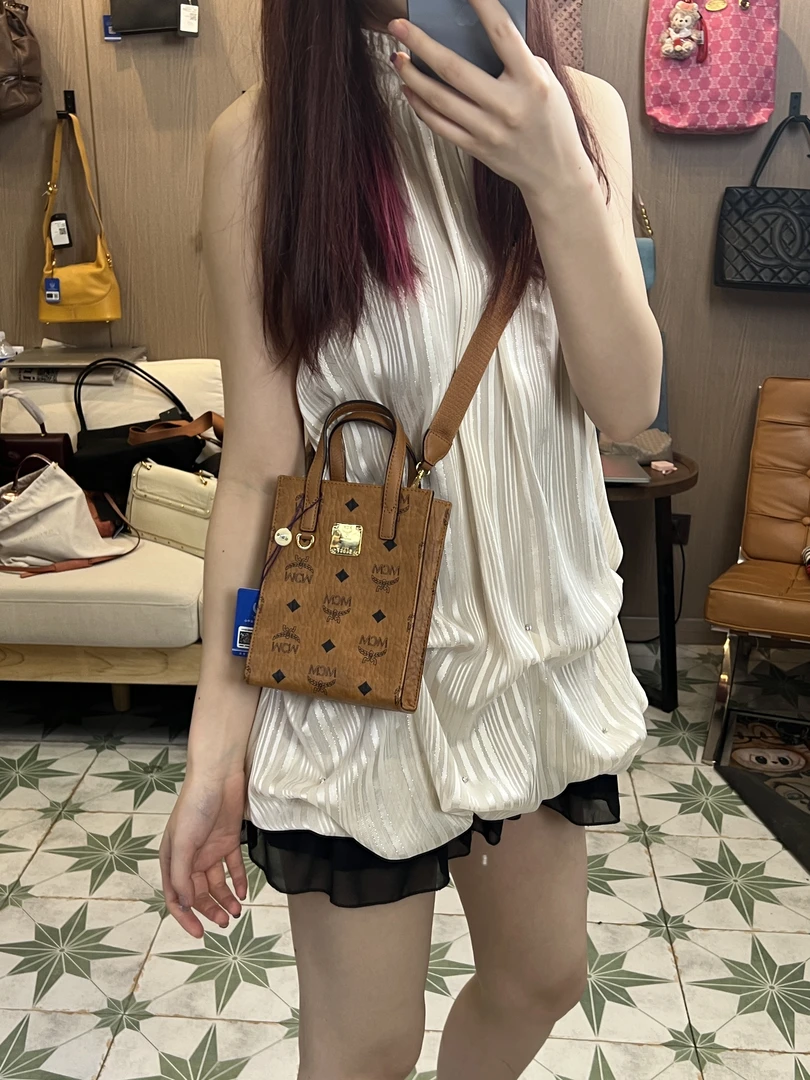 95新 MCM A1572干邑色经典百搭手提斜挎包