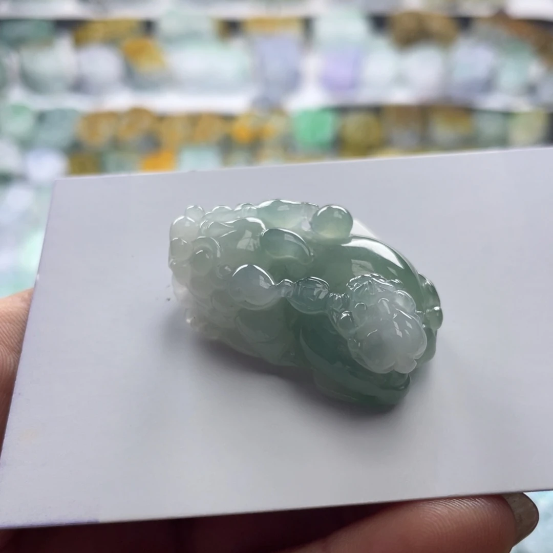 翡翠未镶嵌颈饰貔貅