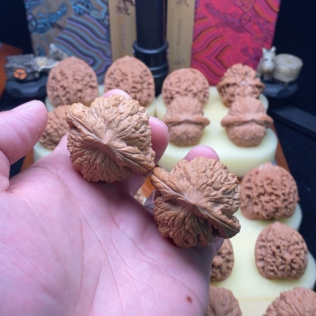 把件文玩核桃麦穗虎头
