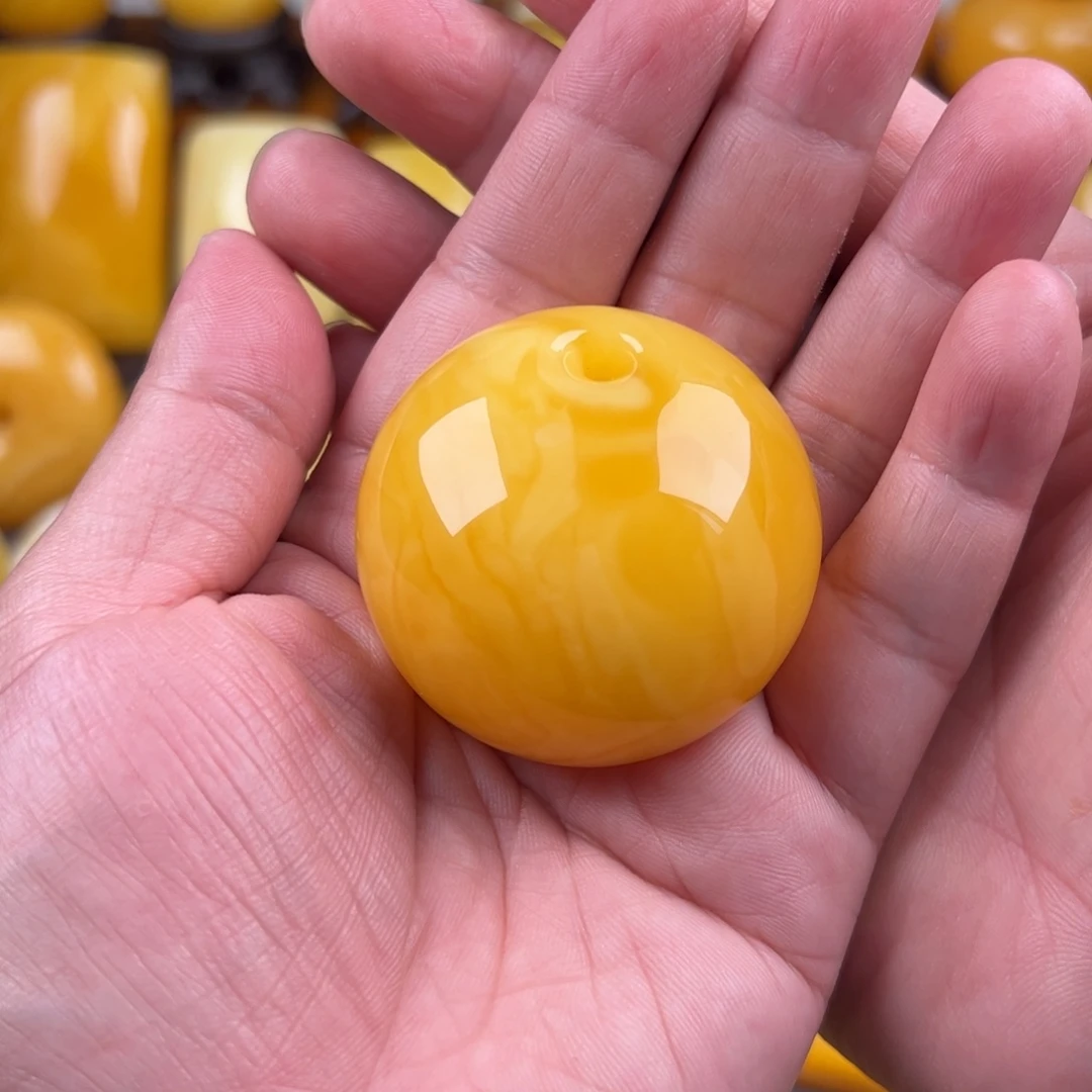 开***猪未镶嵌颈饰琥珀纯天然蜜蜡