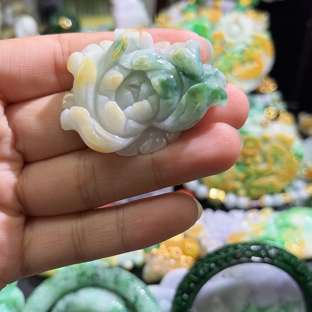 翡翠未镶嵌颈饰待编织