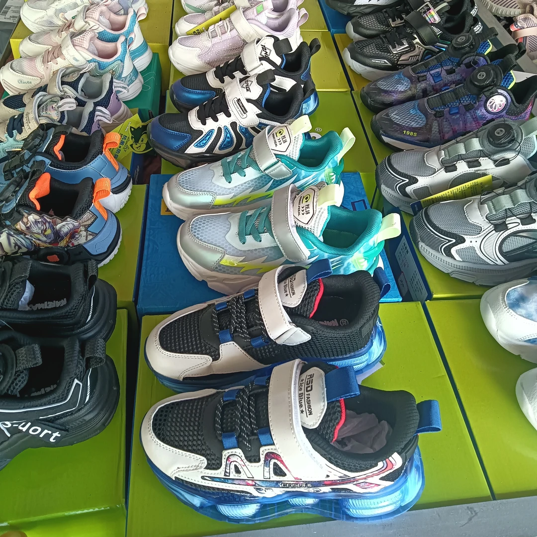 实体店品牌男女童鞋