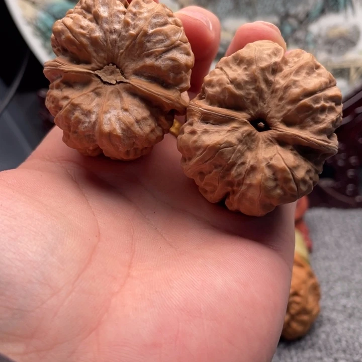 常***边核桃蛤蟆头文玩C23