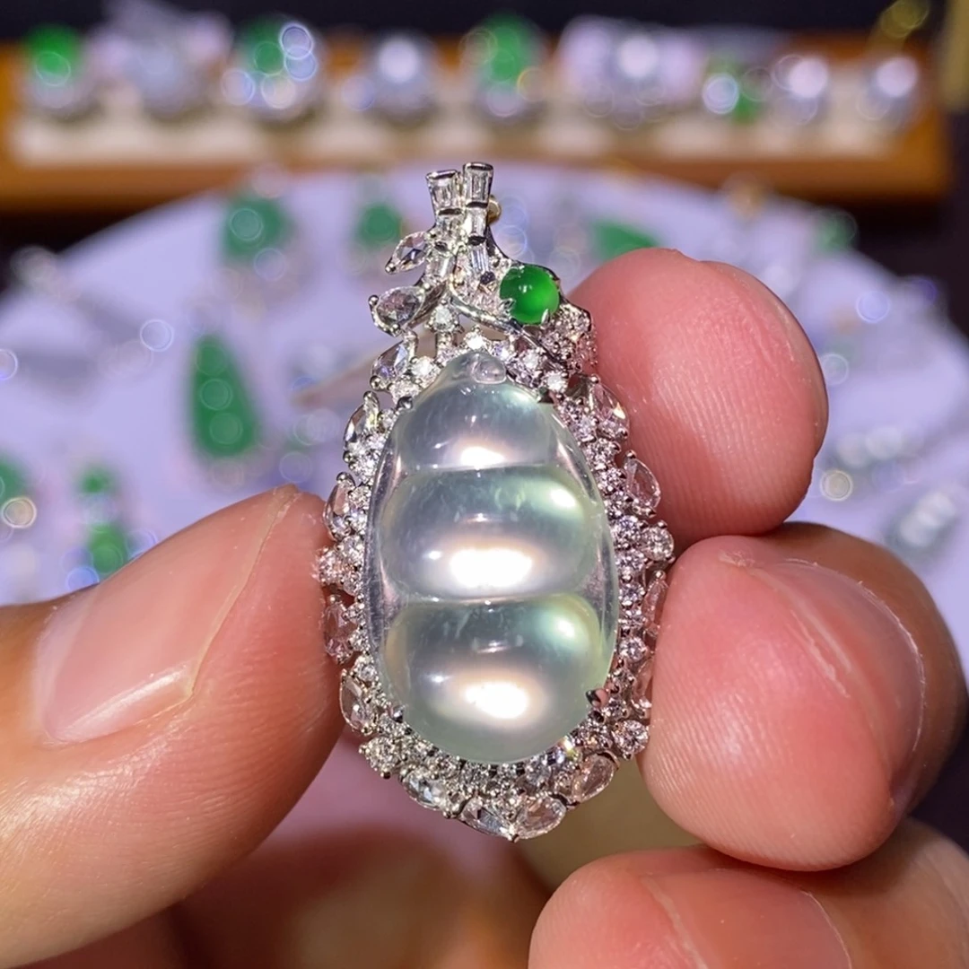 【闪购商品】颈饰18K金镶嵌翡翠