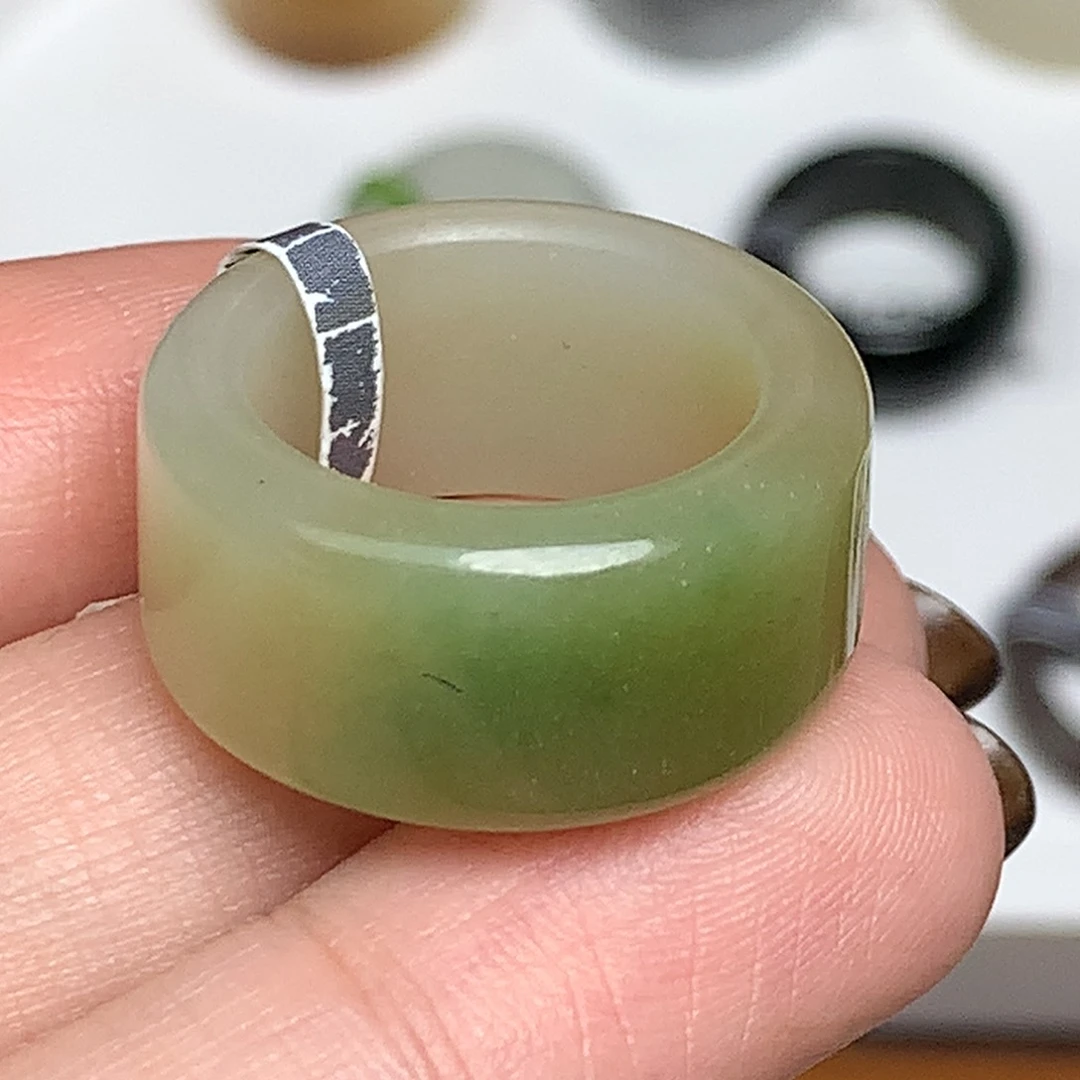 未镶嵌戒指和田玉