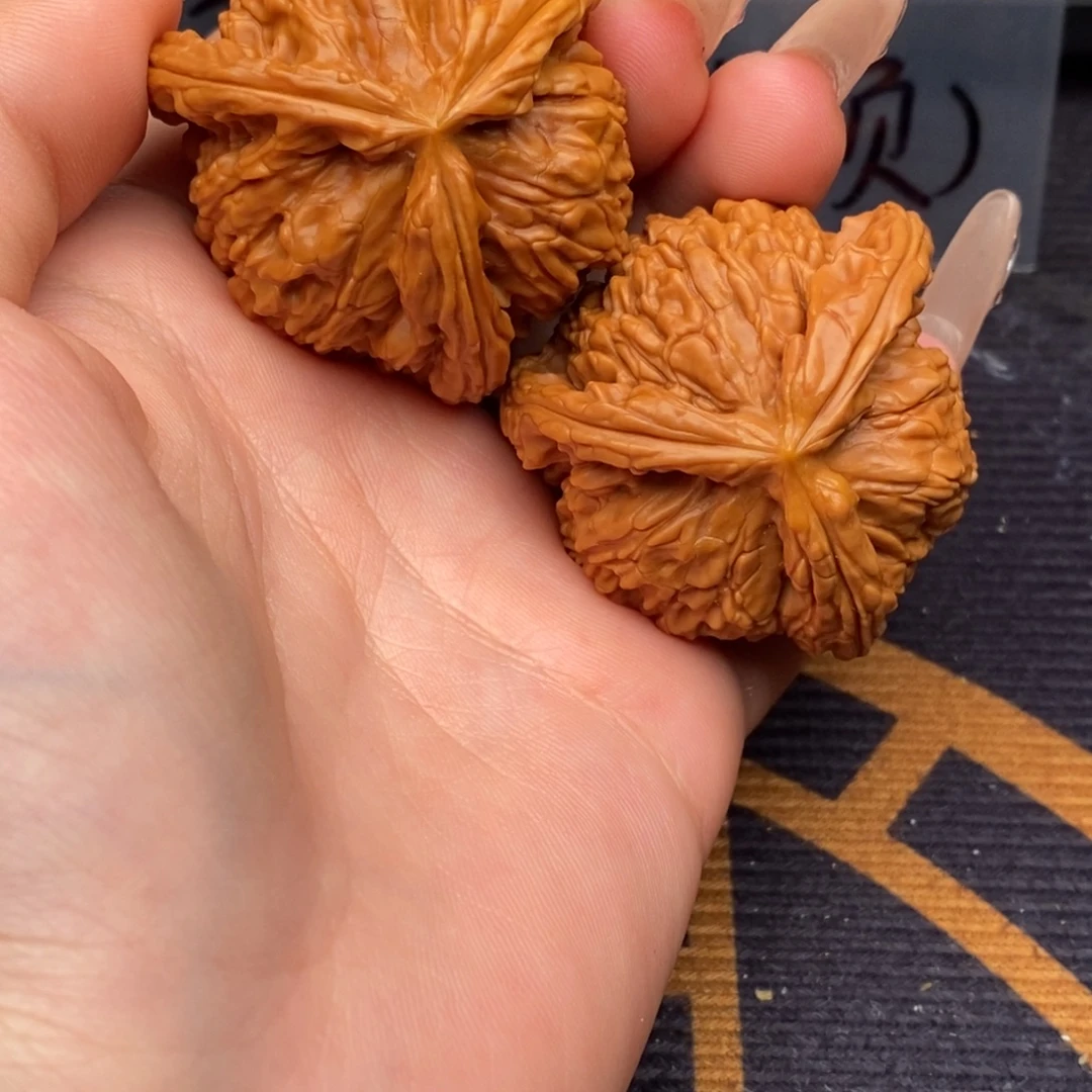 王***杰文玩核桃吊坠白狮子