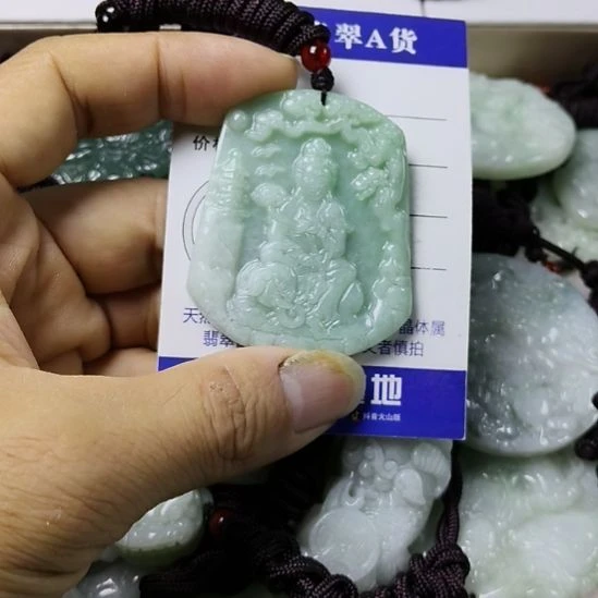 翡翠未镶嵌颈饰挂件