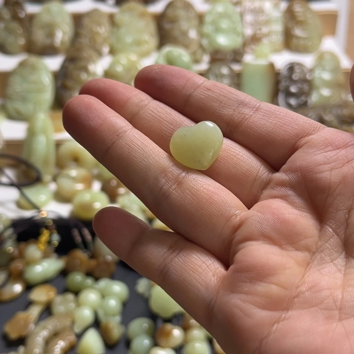 和田玉颈饰未镶嵌鱼*