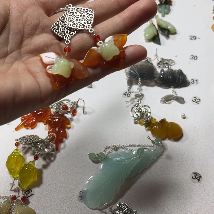 蛇纹石玉合金耳饰