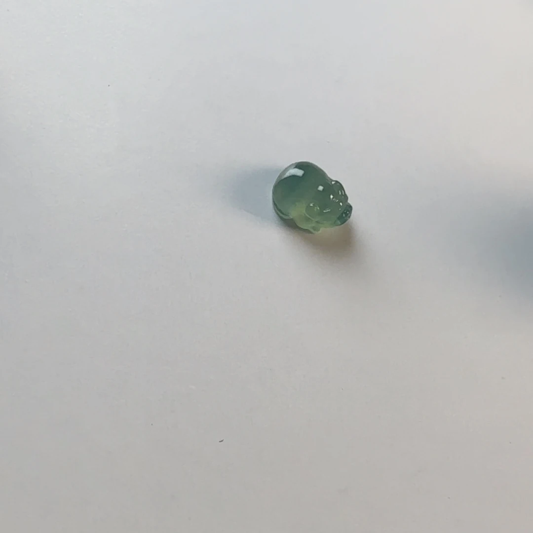 翡翠未镶嵌颈饰貔貅