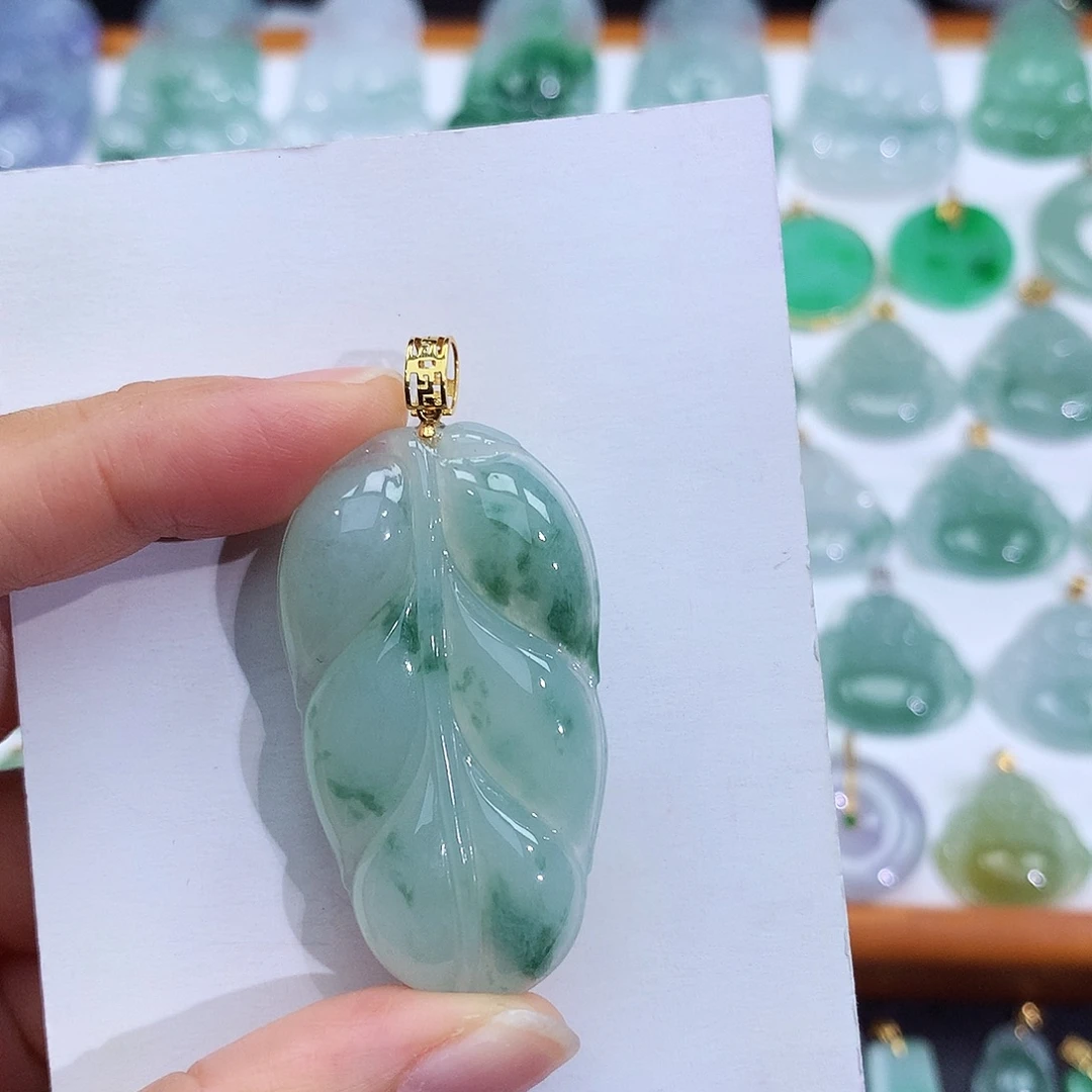 翡翠18K金镶嵌颈饰翡翠吊坠
