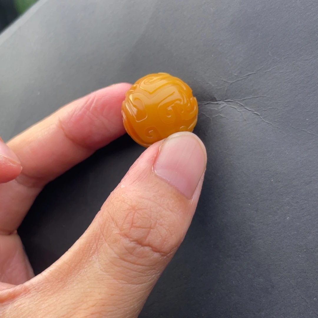 石***室石英岩玉未镶嵌黄蜡石珠子