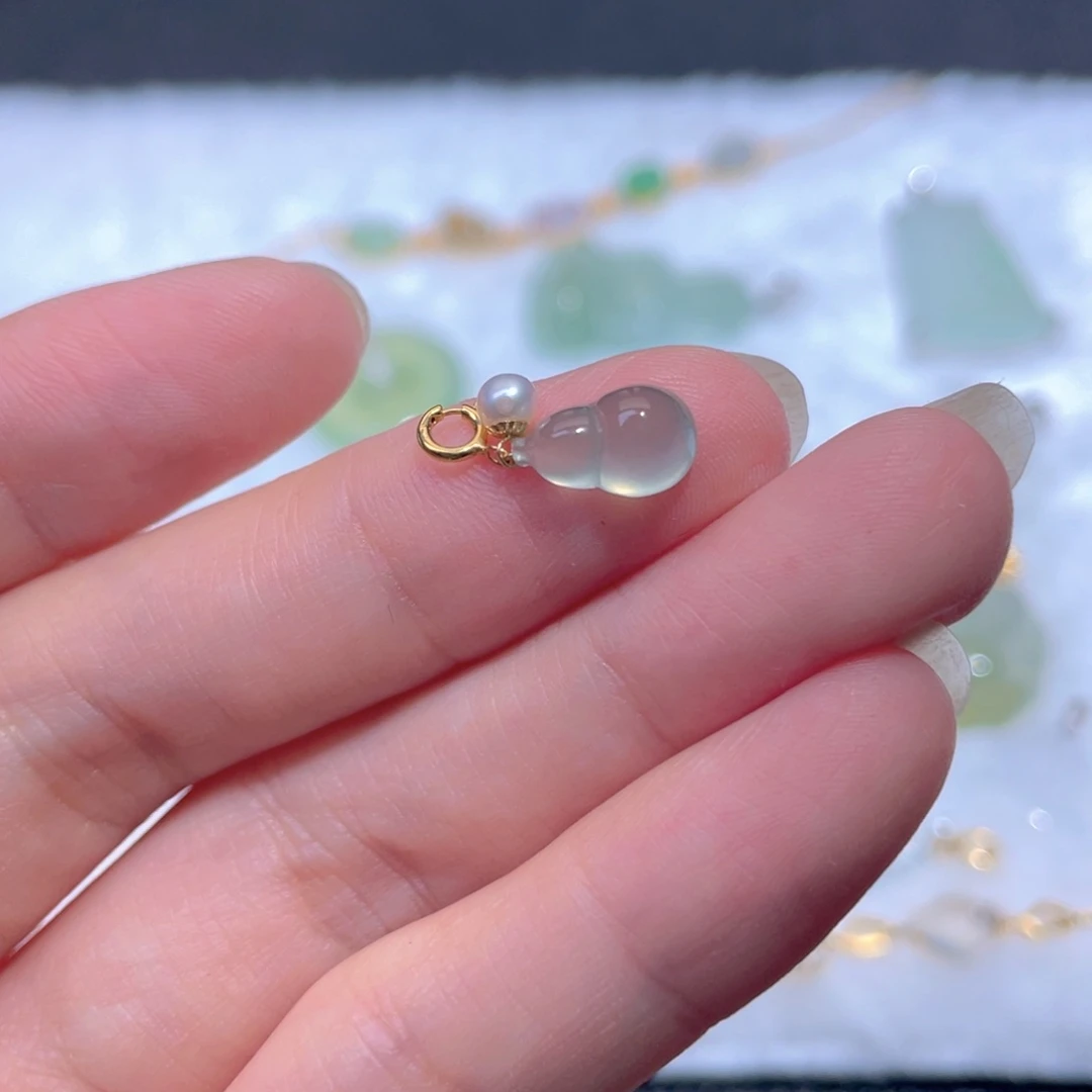 翡翠18K金镶嵌颈饰翡翠