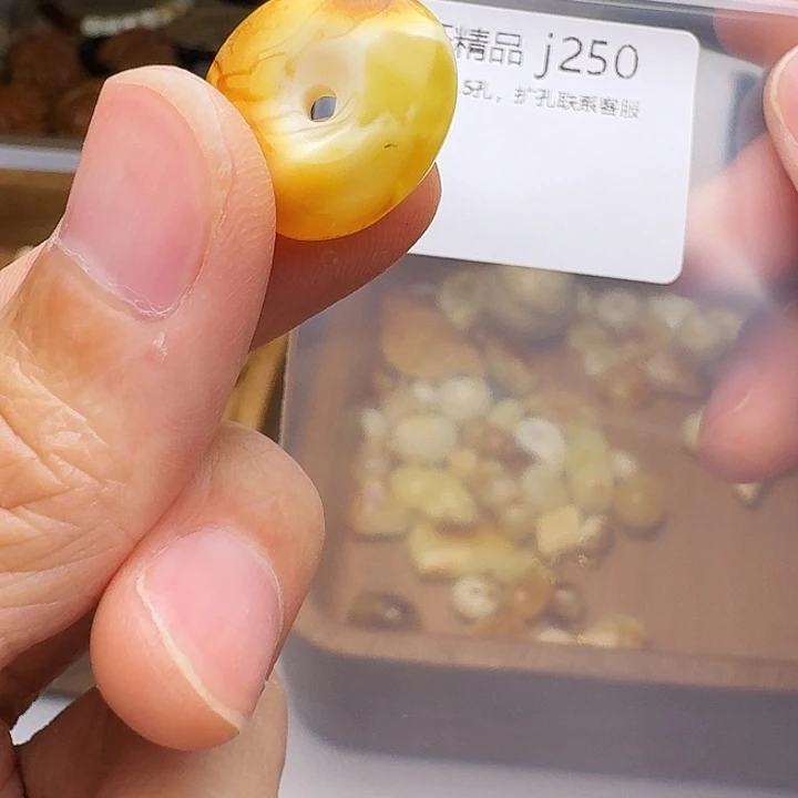 琥珀未镶嵌裸石琥珀