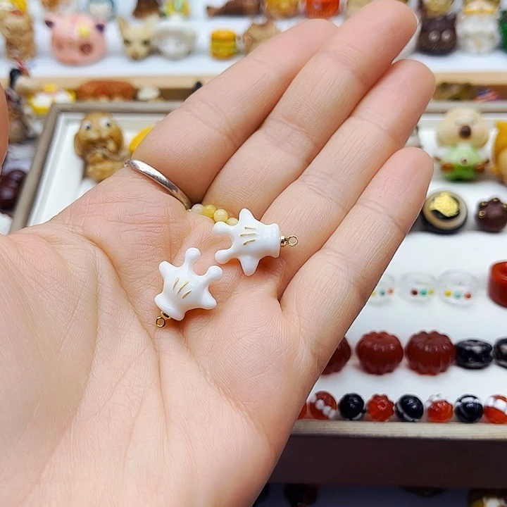 树脂制品手工打磨配饰