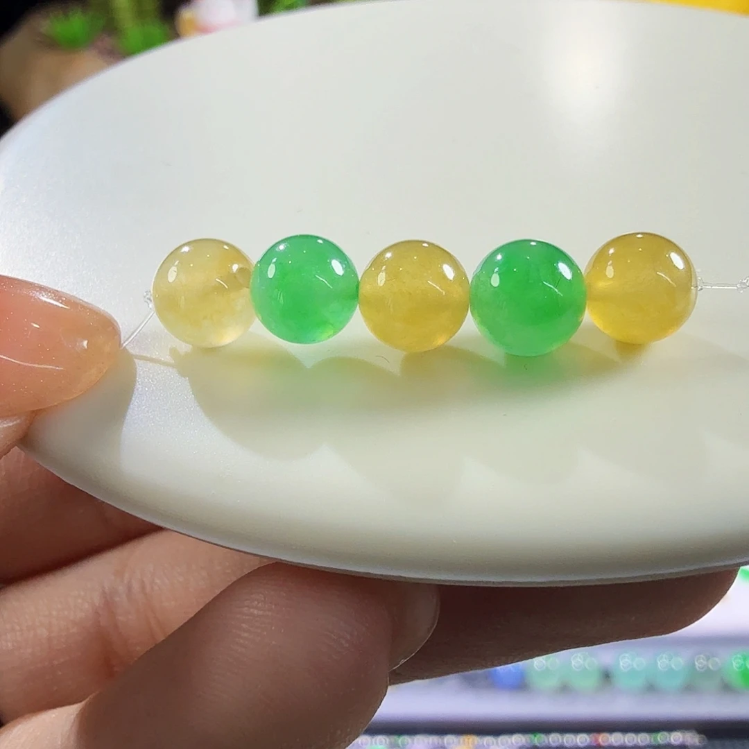 翡翠未镶嵌颈饰一套