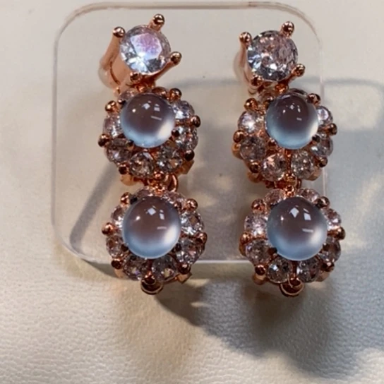 翡翠钛钢颈饰铜托蛋面