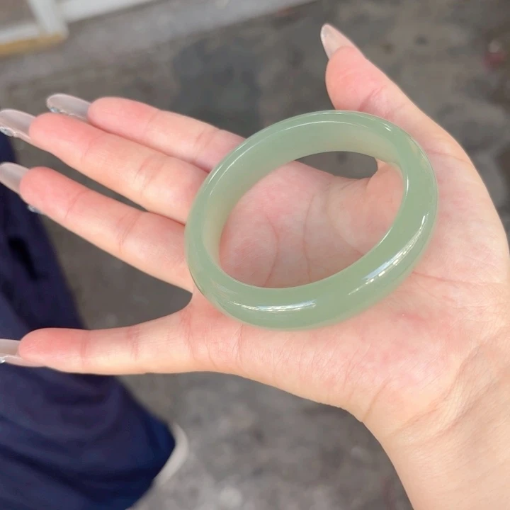 东陵石手镯未镶嵌