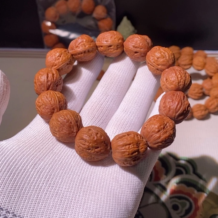 文玩核桃手串……25