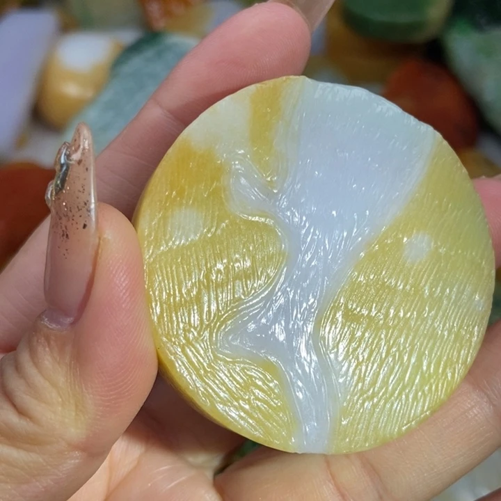 用***0翡翠未镶嵌颈饰缅甸