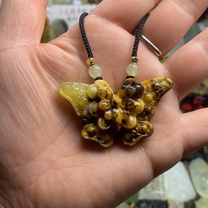 蛇纹石玉颈饰合金