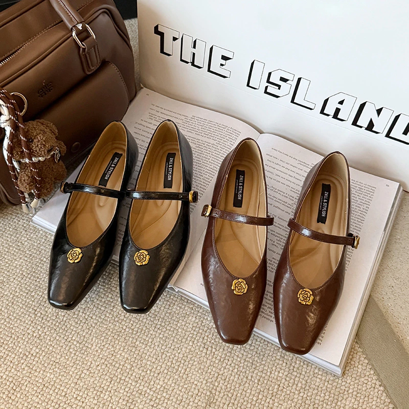 加肥加宽大码女鞋520-9新款法式圆头山茶花金属扣一字带玛丽珍鞋