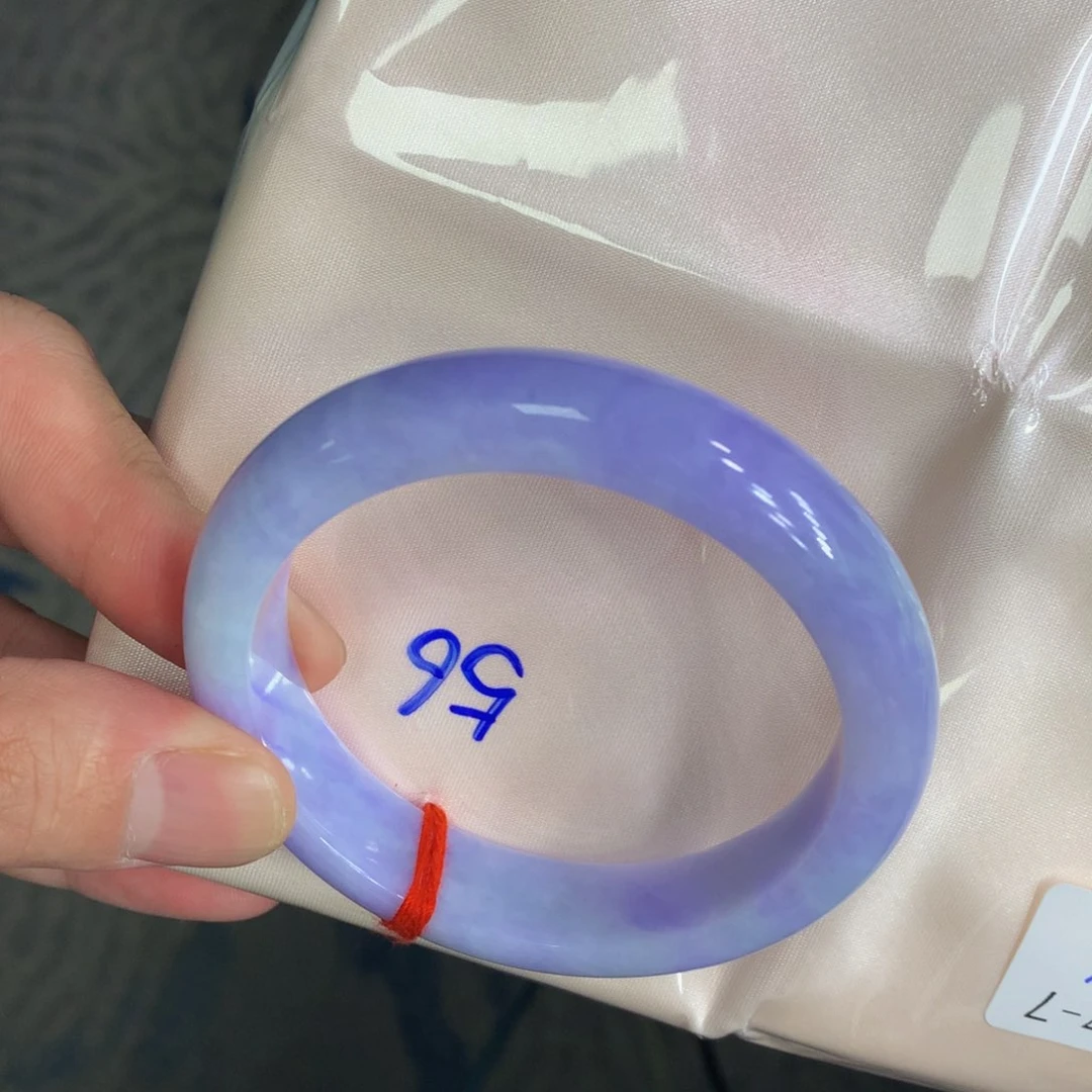 翡翠手镯未镶嵌翡翠