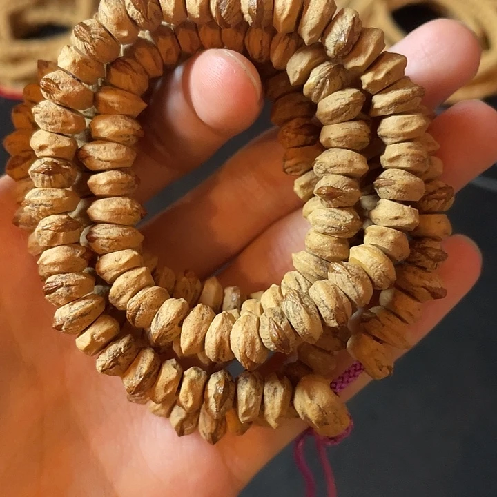 柏香籽/百香籽吊坠7.5左右横打108长串