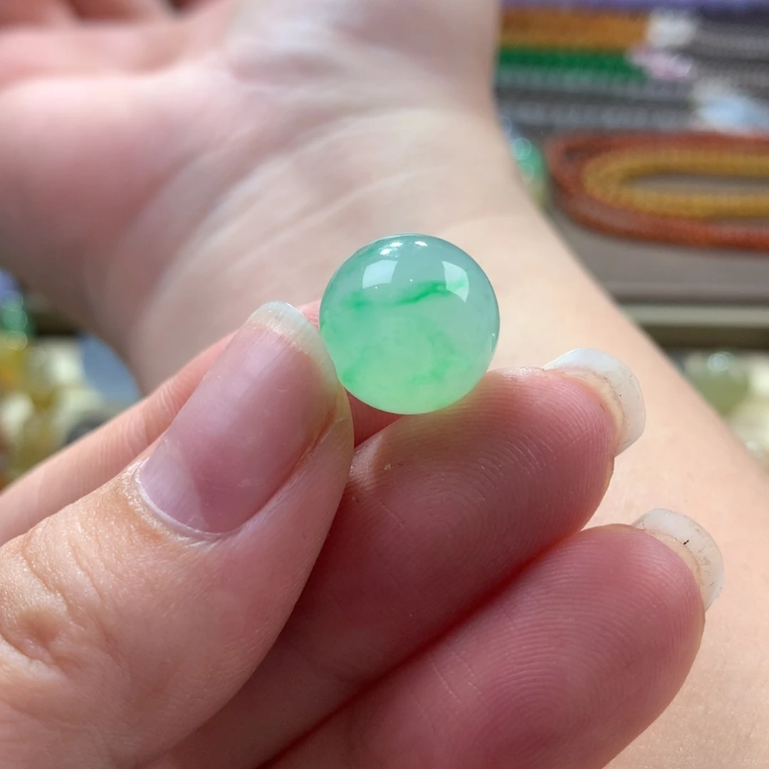 翡翠颈饰未镶嵌翡翠冰晴阳底飘金丝阳绿卡13+