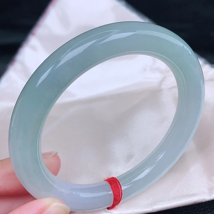 未镶嵌手镯（圆镯）翡翠天然