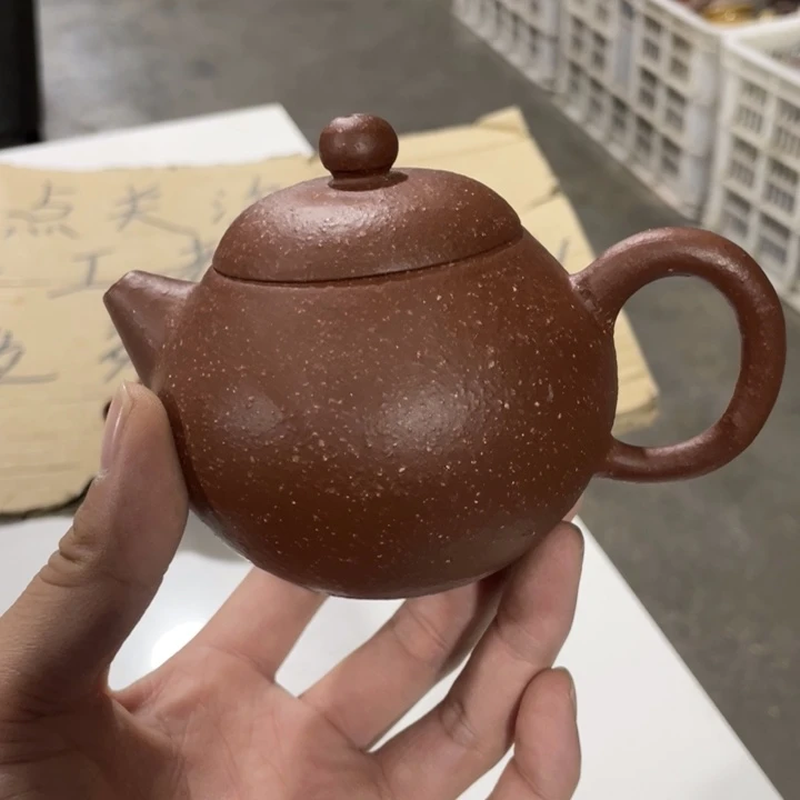 老厂紫砂壶一件。