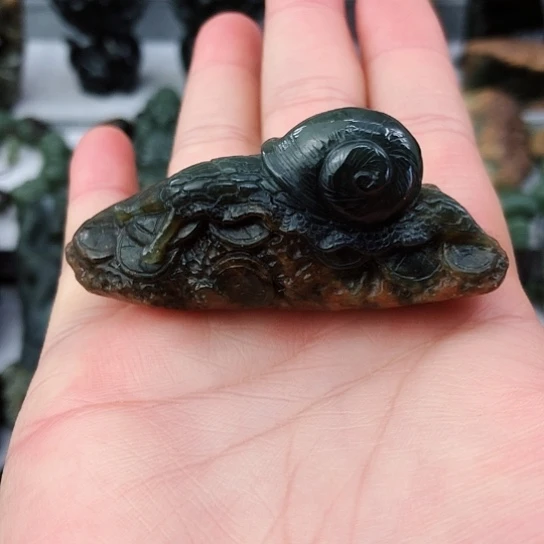 未镶嵌岫岩河磨玉（透闪石质玉）挂件