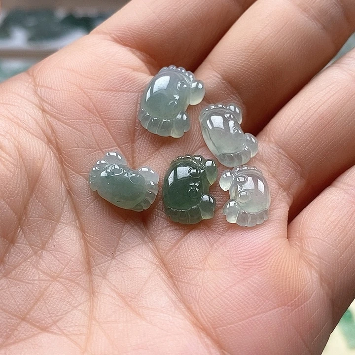 翡翠未镶嵌吊坠(不含链)一个35