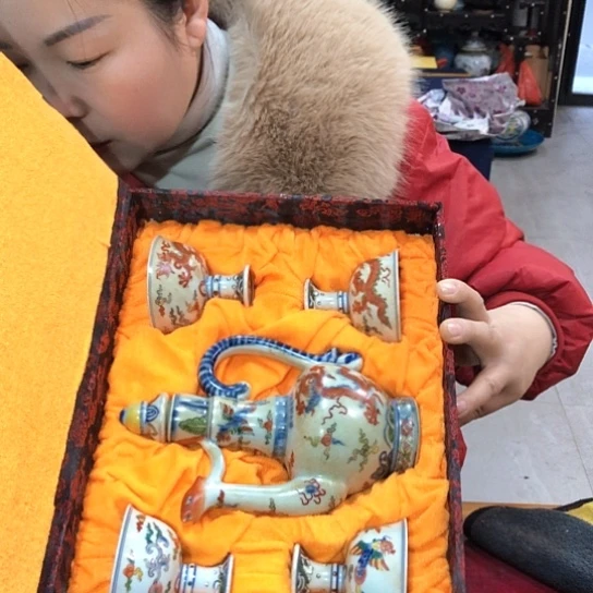 瓷片瓷器活在自己的世界