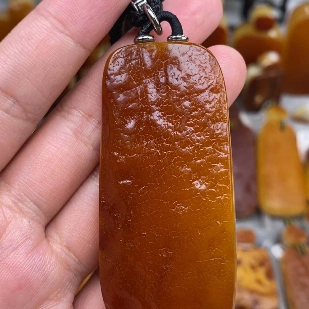 未镶嵌琥珀珠宝奇石