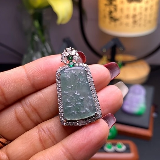 翡翠吊坠(赠链)未镶嵌