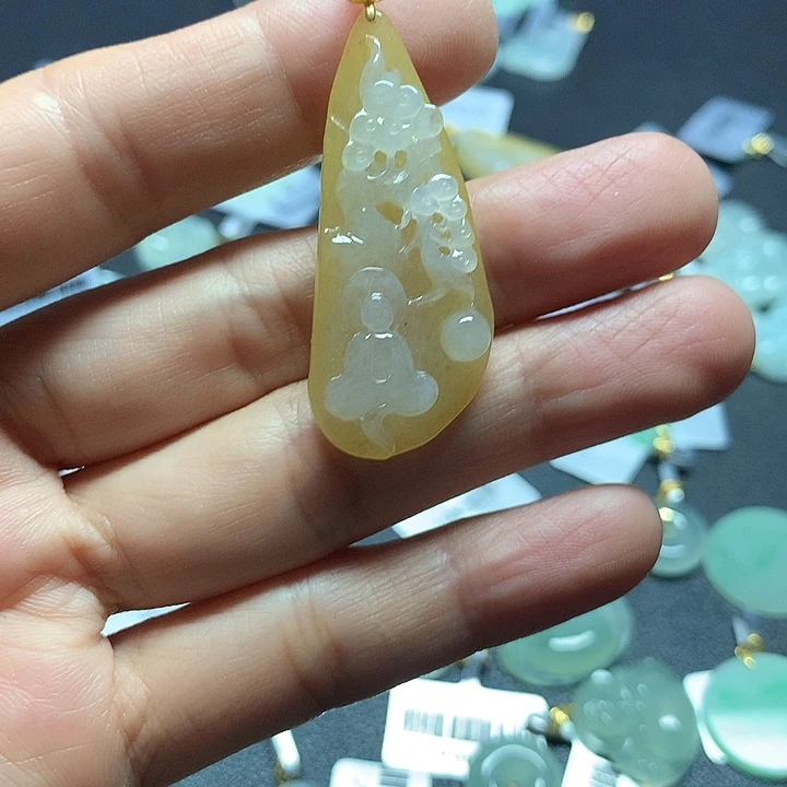 翡翠18K金镶嵌颈饰