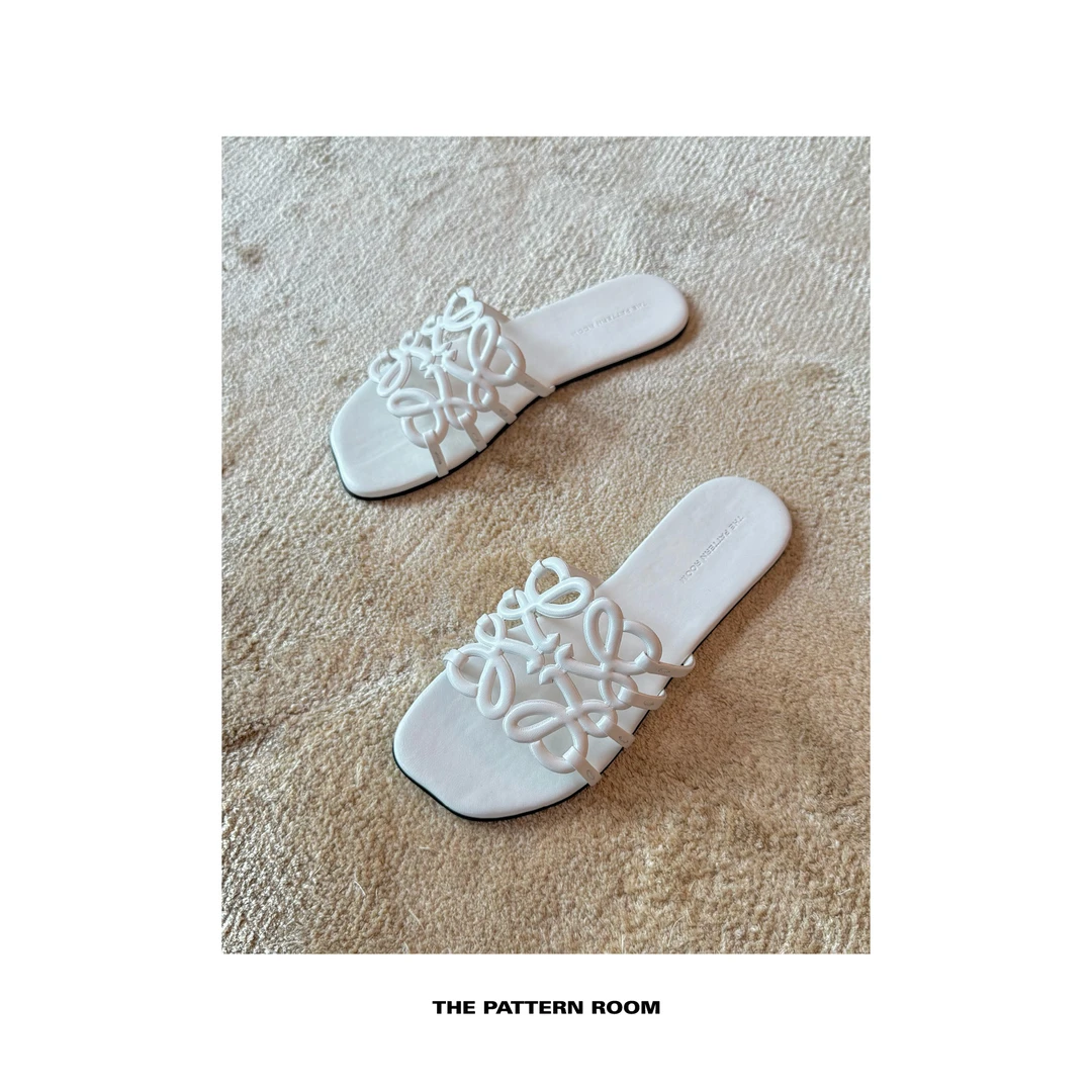 The pattern room | 致敬经典熔断几何羊皮拖鞋