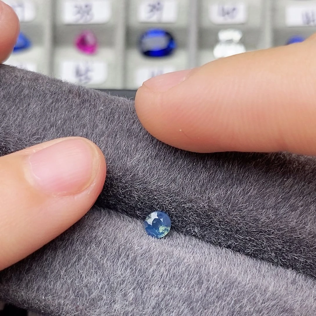 蓝宝石裸石未镶嵌小正圆奶蓝色0.28ct/1976号