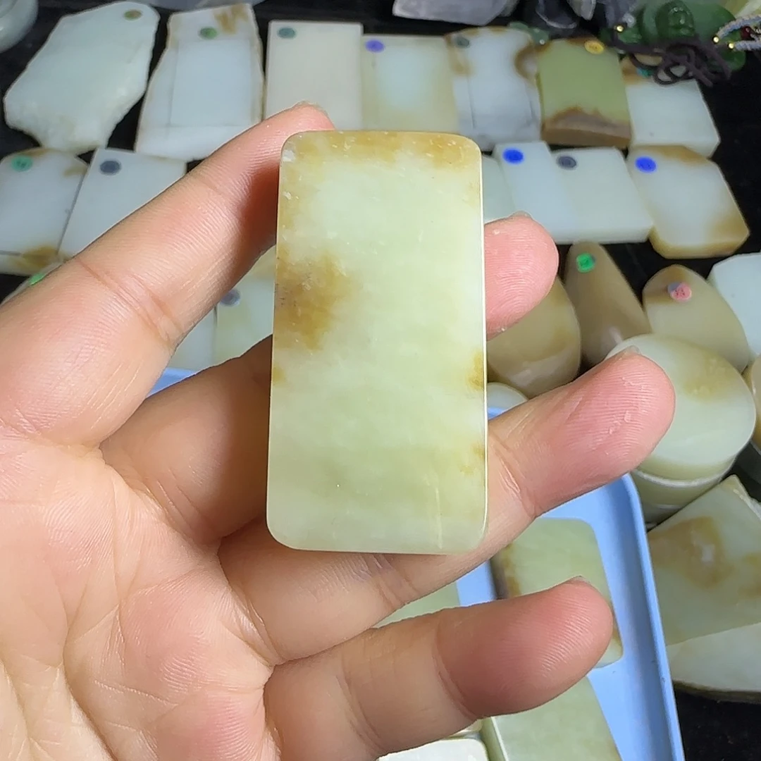 和田玉（糖玉）未镶嵌珠宝半成品