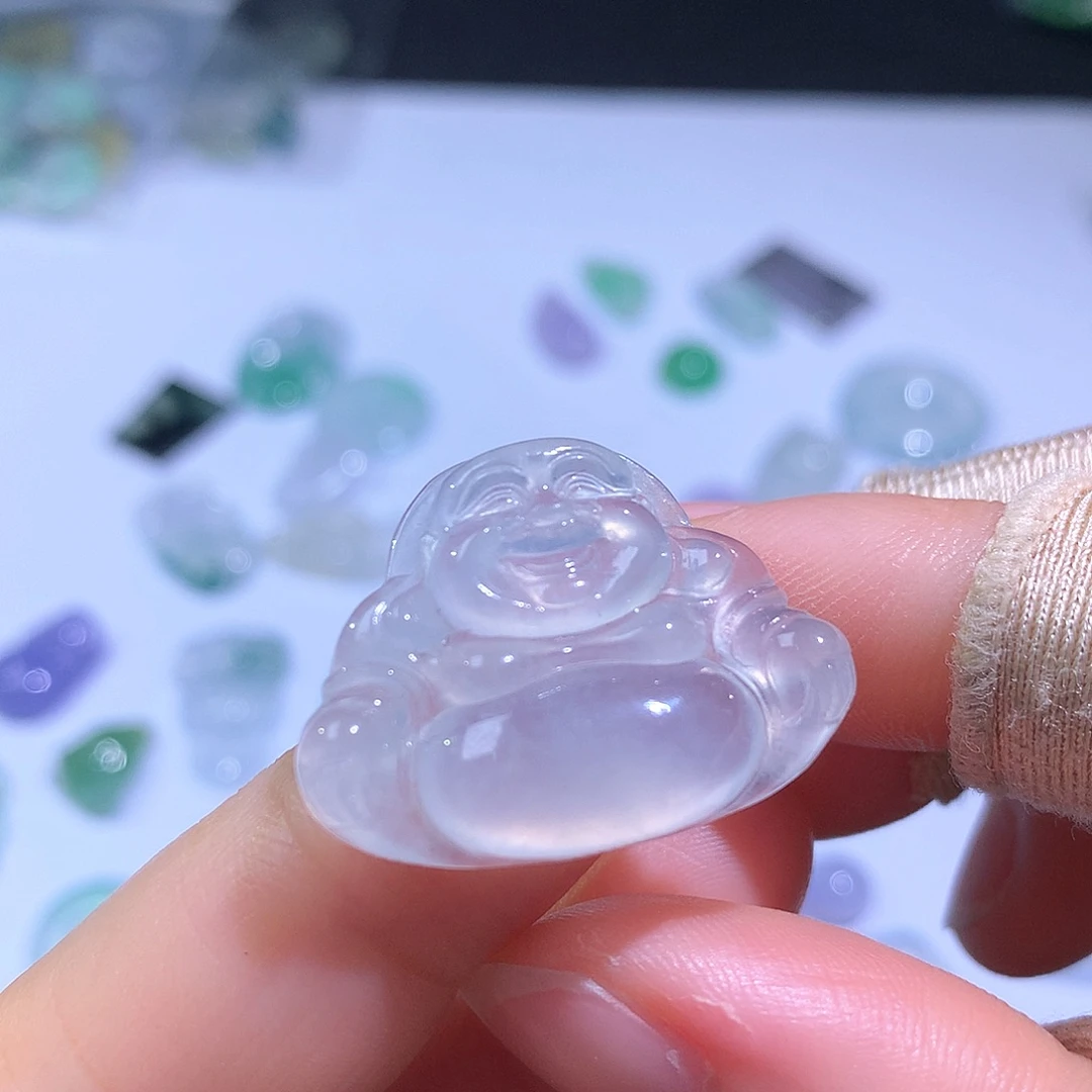 翡翠颈饰未镶嵌佛